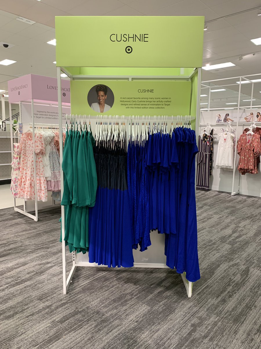 A successful LTO Launch! Shout out to Style Consultant Jennifer and VM Michael on setting, and re-merching other areas to make this set a success. Love the feminine styles and vibrant colors of these collections!❤️