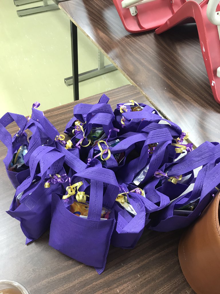 vci_bears's tweet photo. If you haven’t gotten your spirit week prize there ready for pick up at the school when you come to clean out your locker! There are prizes for the winners and for everyone who participate.Inside they have treats and a gift card for gopher creek. https://t.co/nMvoI8VUsf