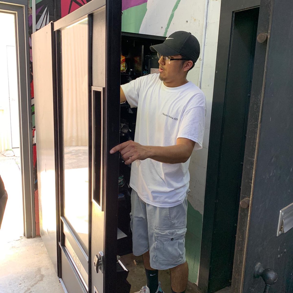 vvendingllc's tweet image. getting her nice and cleaned up 🧼 #vending #snackmachine #localbusiness #entrepreneurship #warehouse #houston