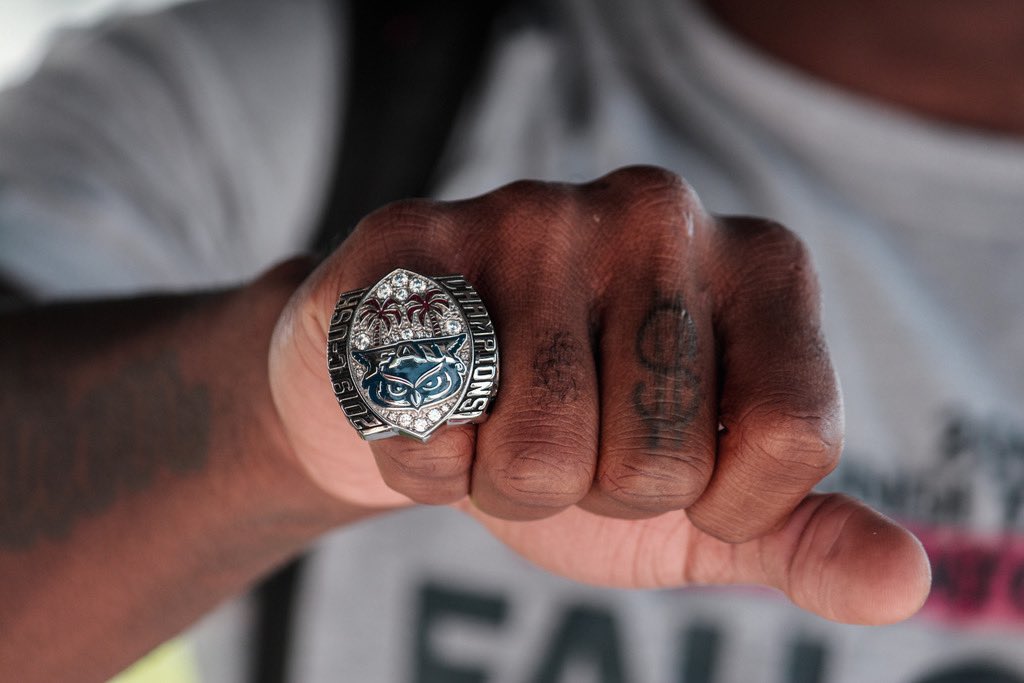 FAUFootball's tweet photo. 𝙏𝙝𝙚 𝙨𝙩𝙖𝙣𝙙𝙖𝙧𝙙. https://t.co/1Ar0be2LYW