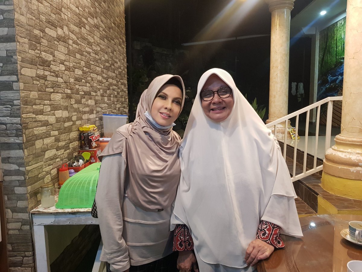 Rasanya senang n adem kalau dekat dengan orang2 yg dekat dengan Allah, sehat selalu umi @HjIrenaHandono