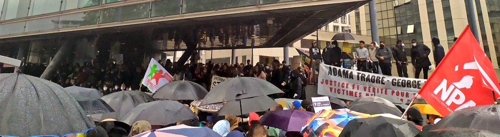 abkgrenoble's tweet photo. Malgré la pluie, un large rassemblement a eu lieu ce soir à l'appel du @fuiqp de #Grenoble pour exiger justice &amp; vérité pour les victimes de violences policières, et la fin de l'impunité pour leurs auteurs.
#JusticePourAdama #JusticePourZineb
#JusticePourSteve
#JusticePourCedric https://t.co/RWZryTrNyt