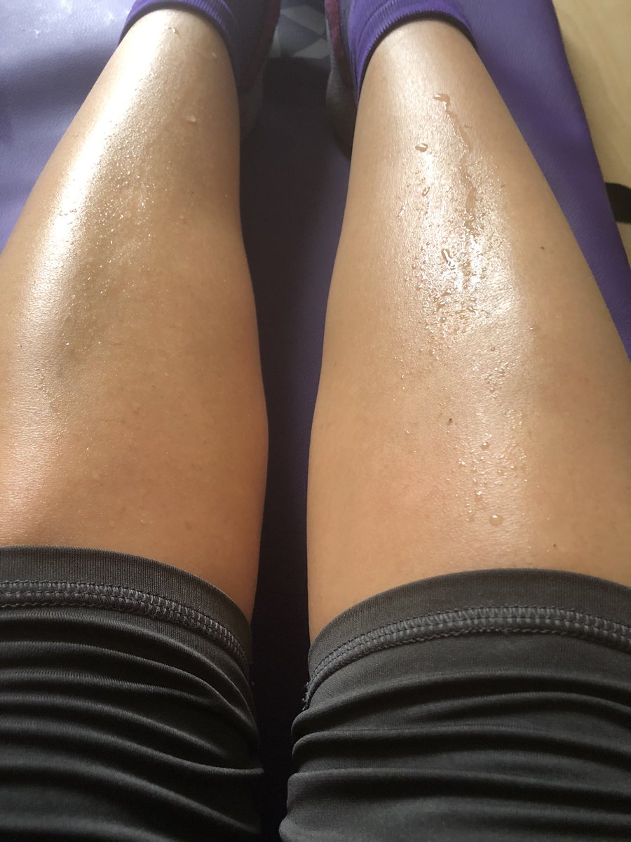 firsthurdle's tweet image. This is just my legs @fitamin_c I was rather soggy. Standard for me. #kettlecise hot mess. 

I am still sniggering at @kylawhitefoot ‘s Kenai who has given her the filthiest look for her having to move him and not pay him attention 🤣🤣🤣