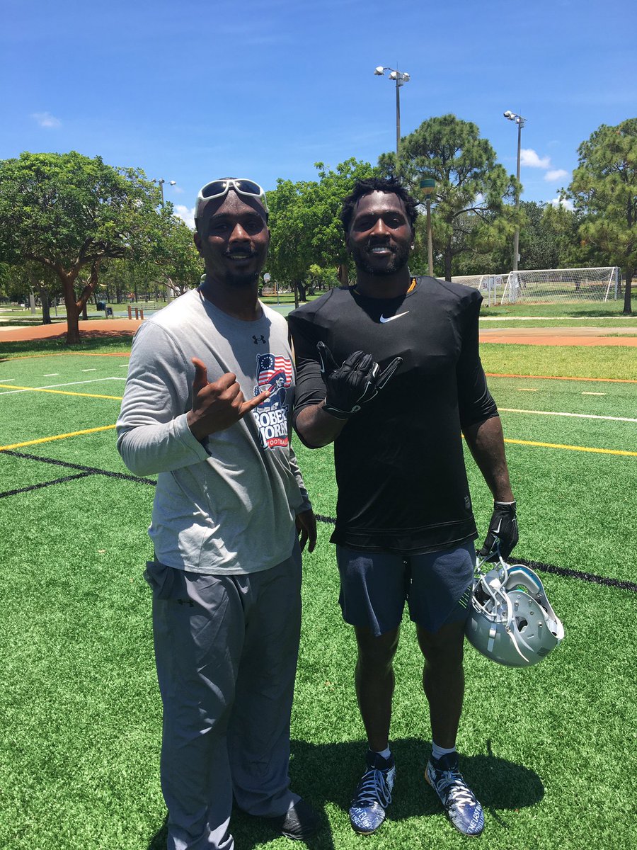 Coach Glenn Davis tweet media