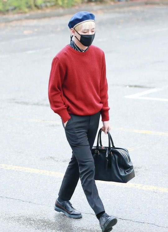taehyung’s airport fashion — a thread