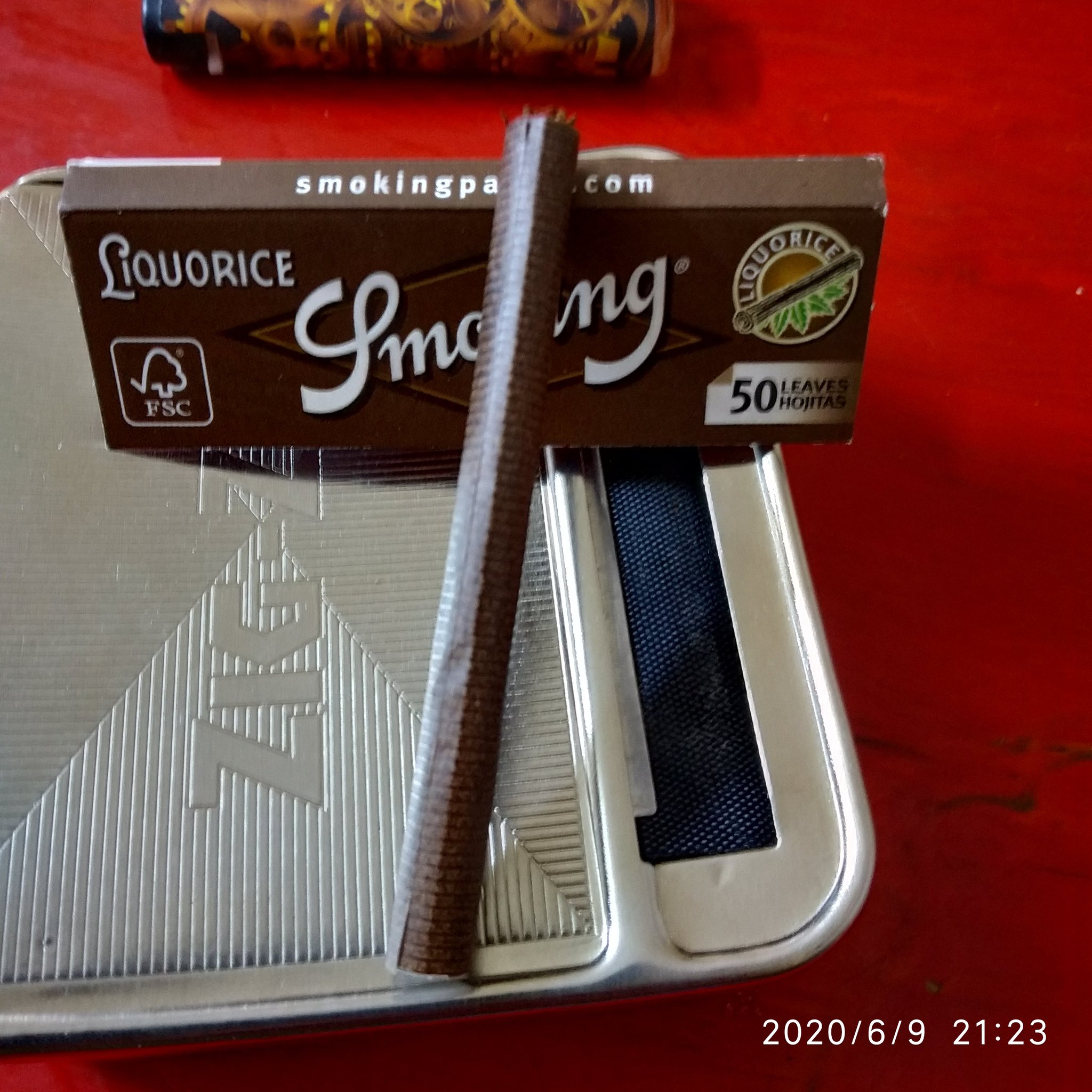 خالو إيهاب 🦅 على X: ايه الورق البنى دا يا صفوت ده بطعم الشيكولاتة يا باشا  حلو اوي هات دفتر وتشاء الأقدار أن صفوت حمار ويطلع بطعم العرقسوس انا في غاية  الانشكاح