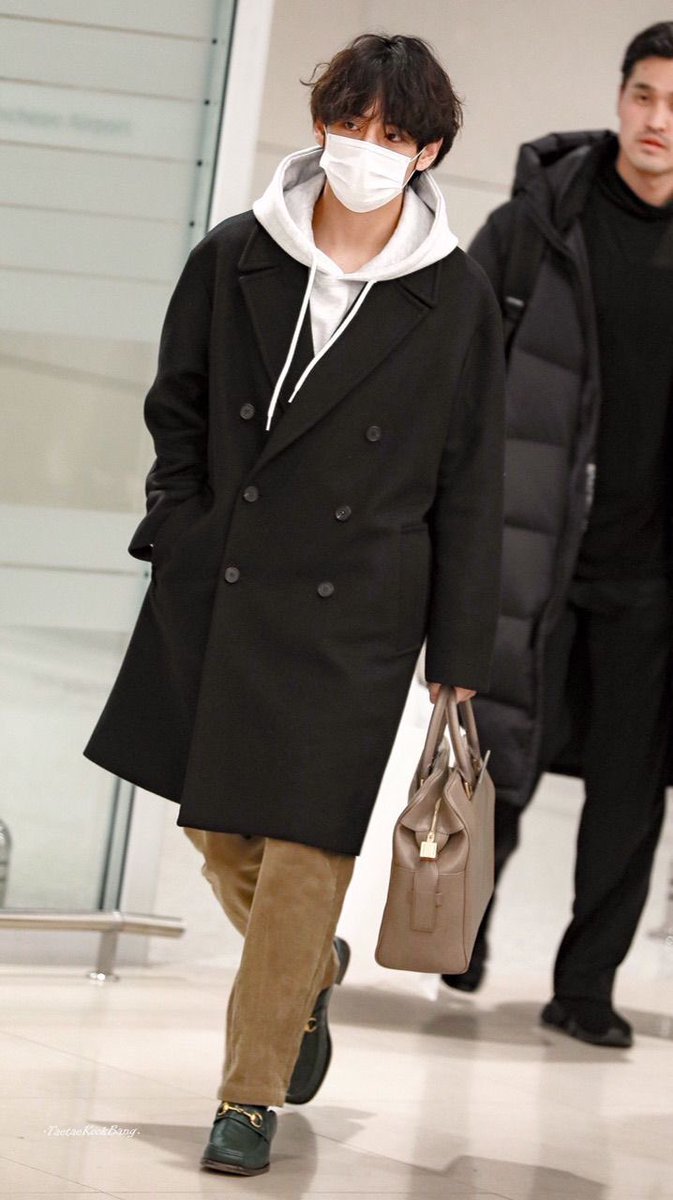 taehyung’s airport fashion — a thread