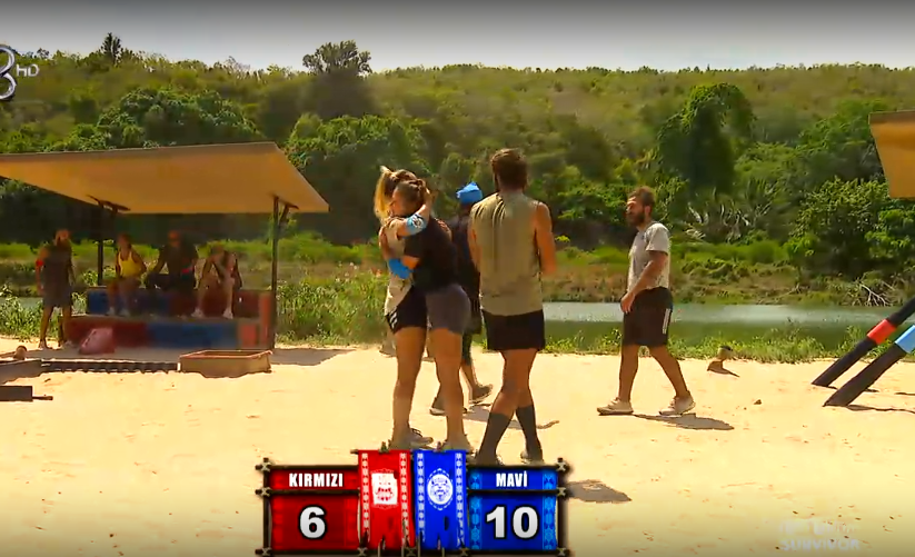 SurvivorDiyal0g's tweet photo. 🌴 İLETİŞİM OYUNU (Aileleriyle telefonda konuşacaklar)

Evrim finali yapıyor fişi çekiyorrrrr

Veeeeee Ödül MAVİ TAKIMIN

Sercan &amp; Evrim

Evrim Keklik kazandı

🔴 Kırmızı   : 6
🔵 Mavi      : 10

#Survivor2020 https://t.co/p7zpce9y8C