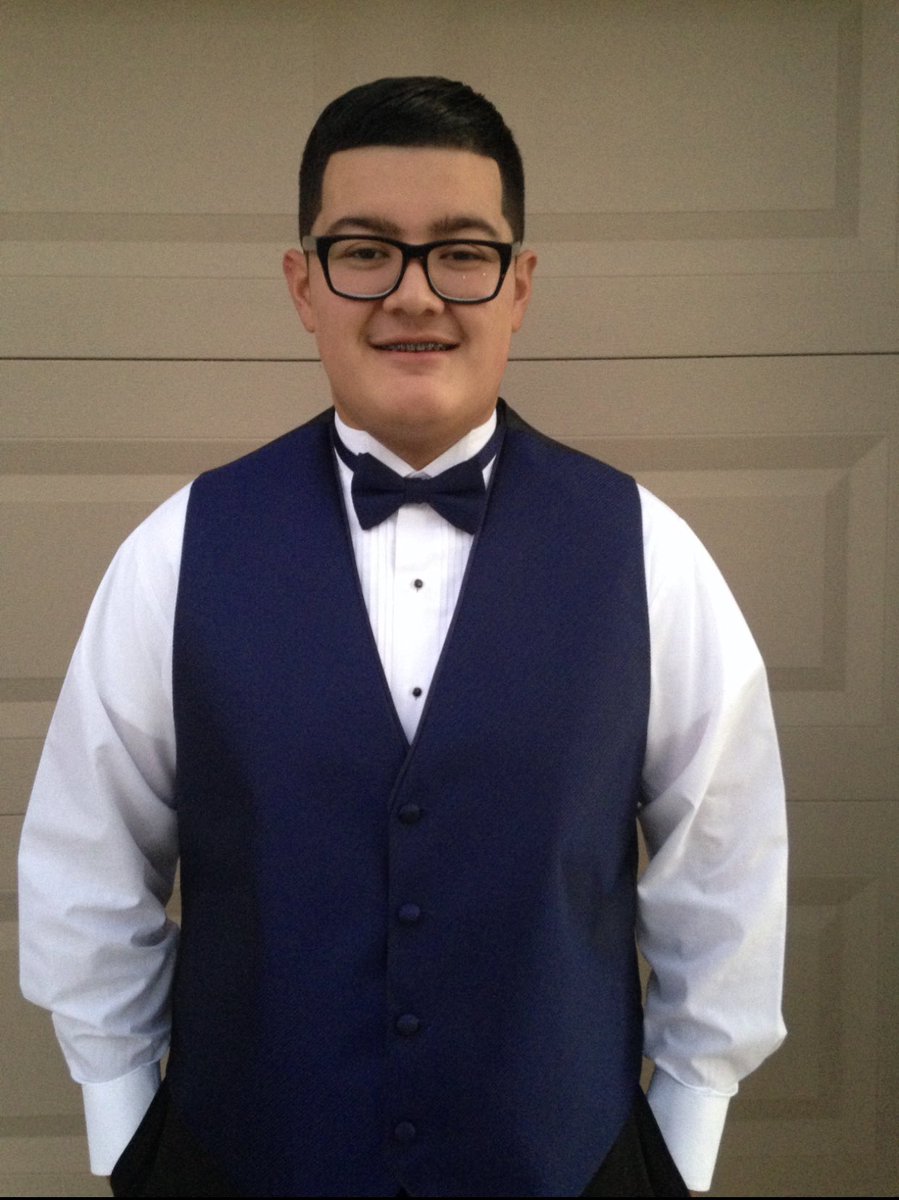 sonofflume's tweet photo. alright imma do it... freshman year of high school vs now 👀 https://t.co/6hPyRaHrL3