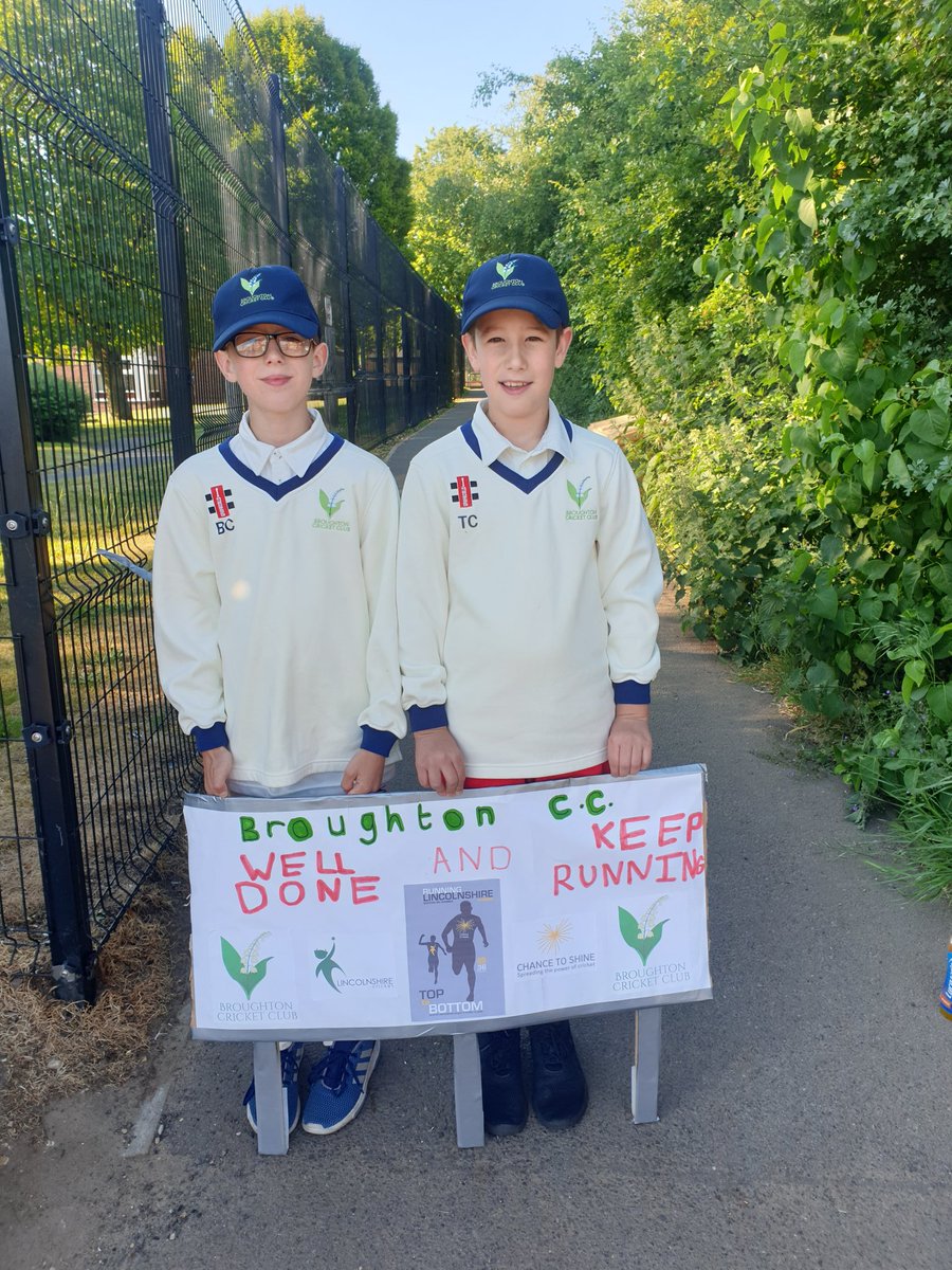 @LincsCricket What an awesome effort by these two guys @thebonz12 @Cooky1985.
#Top2Bottom
#Chancetoshine
🏃♂️🏃♂️🏏🏏💷💷😃👏👏👏 https://t.co/rjsdlxXE5J