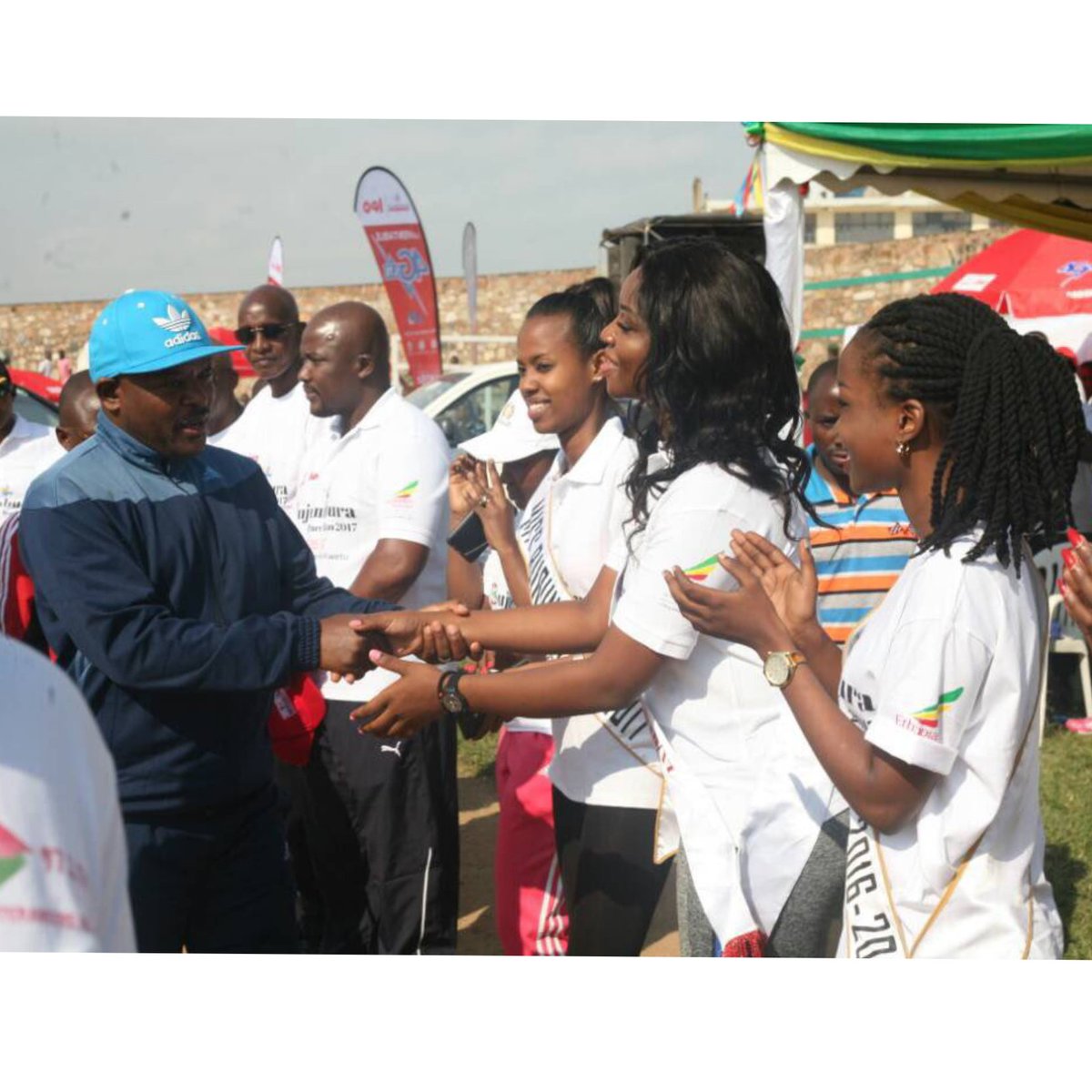 Mo’W Kanzie🌹 tweet media