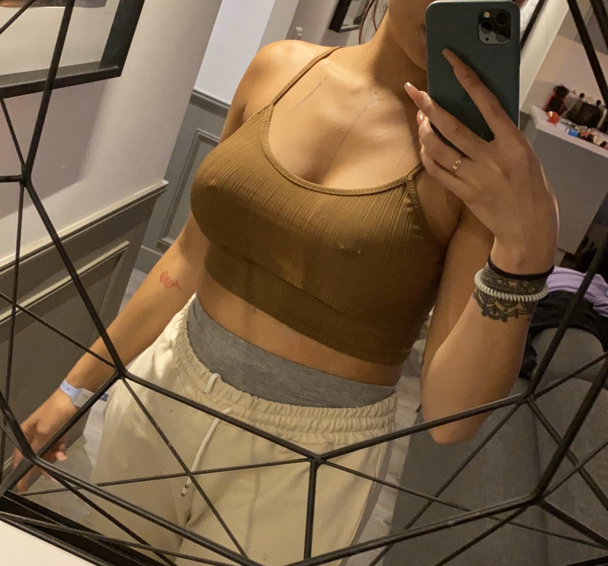 AstridNelsia1's tweet image. Alors ça vous choque?