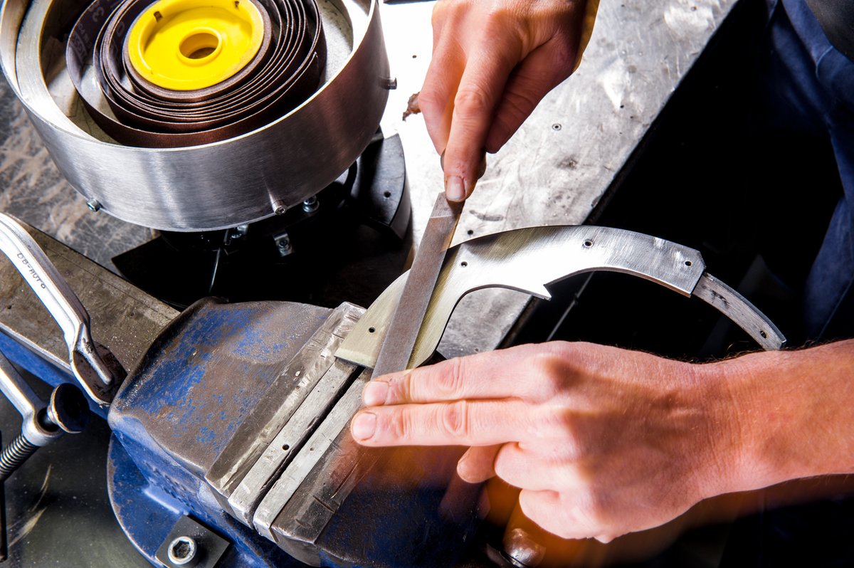 dbauto_ltd's tweet photo. Our bowl feeders are hand crafted. It is a skill we are passing onto our apprentices. We believe learning skills that are unique are vital to their success. @ManUKHour #ManufacturingHour Do you believe skills like this are important to pass on to future generations? https://t.co/STaEwbbPbE