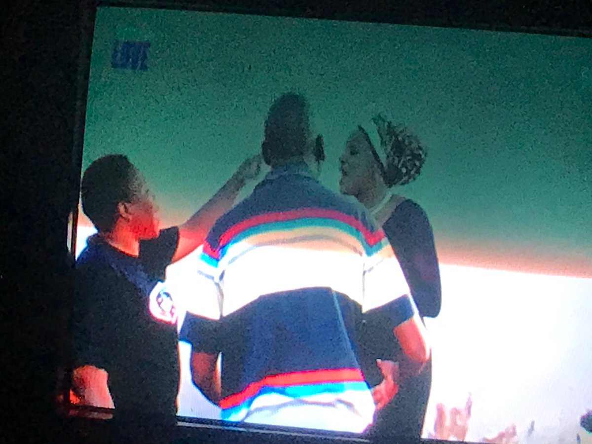 pidow3's tweet image. That “Why khani nizoba nendaba nami manje  ngoba nakhu sengijabulile? ”. I felt that. In as much I disagree with some of the things Bab’Maseko do but Fezile ngokwakhe it’s where she found peace. Qina LGBTI 🏳️‍🌈 Qina! #Umndeni