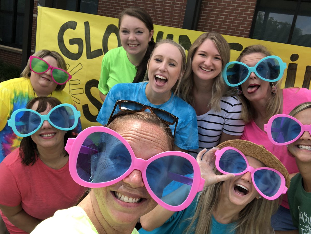 melwlkr2000's tweet photo. Loved seeing these ladies today and visiting “safely”with our third graders today!   We love you third graders and wish you the best as you GLOW into 4th grade!@SedgeGardenES #thirdgraderocks https://t.co/5Ccf5A9Rxb