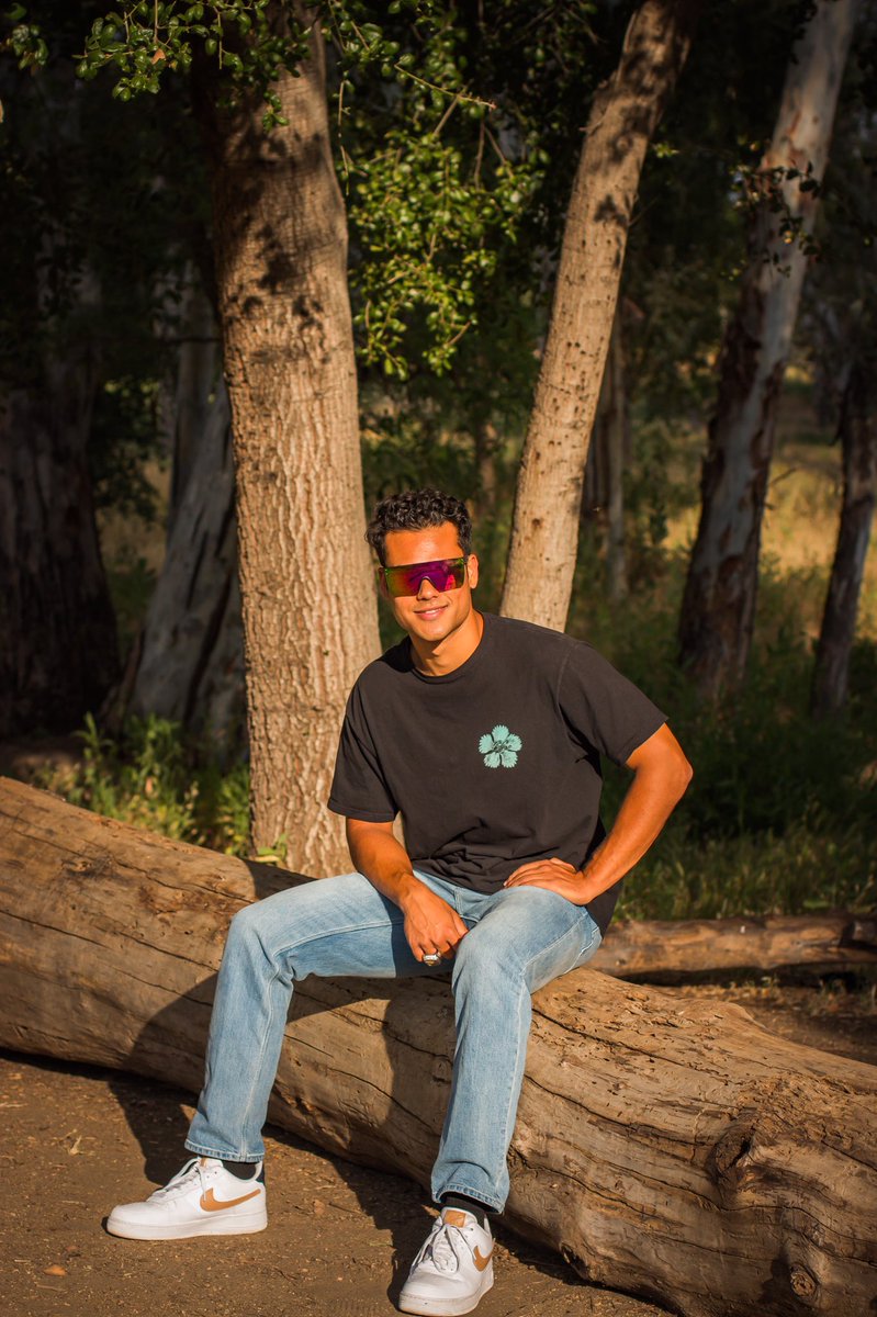TylerrLarsen's tweet photo. We out https://t.co/RrSLg4P3uN