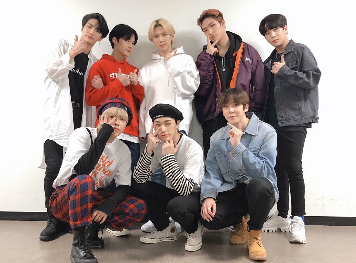 markwondz's tweet photo. Soy BBC y soy Atiny, y si hay algo de lo que estoy segura es que los dos grupos se respetan mucho como artistas.

Ate*ez siempre ha admirado a Bl0ckB y Bl0ckB siempre ha apoyado a Ate*ez!

Por favor no manchen el nombre de ninguno
#BlockB_Yesterday
@blockb_official @ATEEZofficial https://t.co/DTwgwFxClh