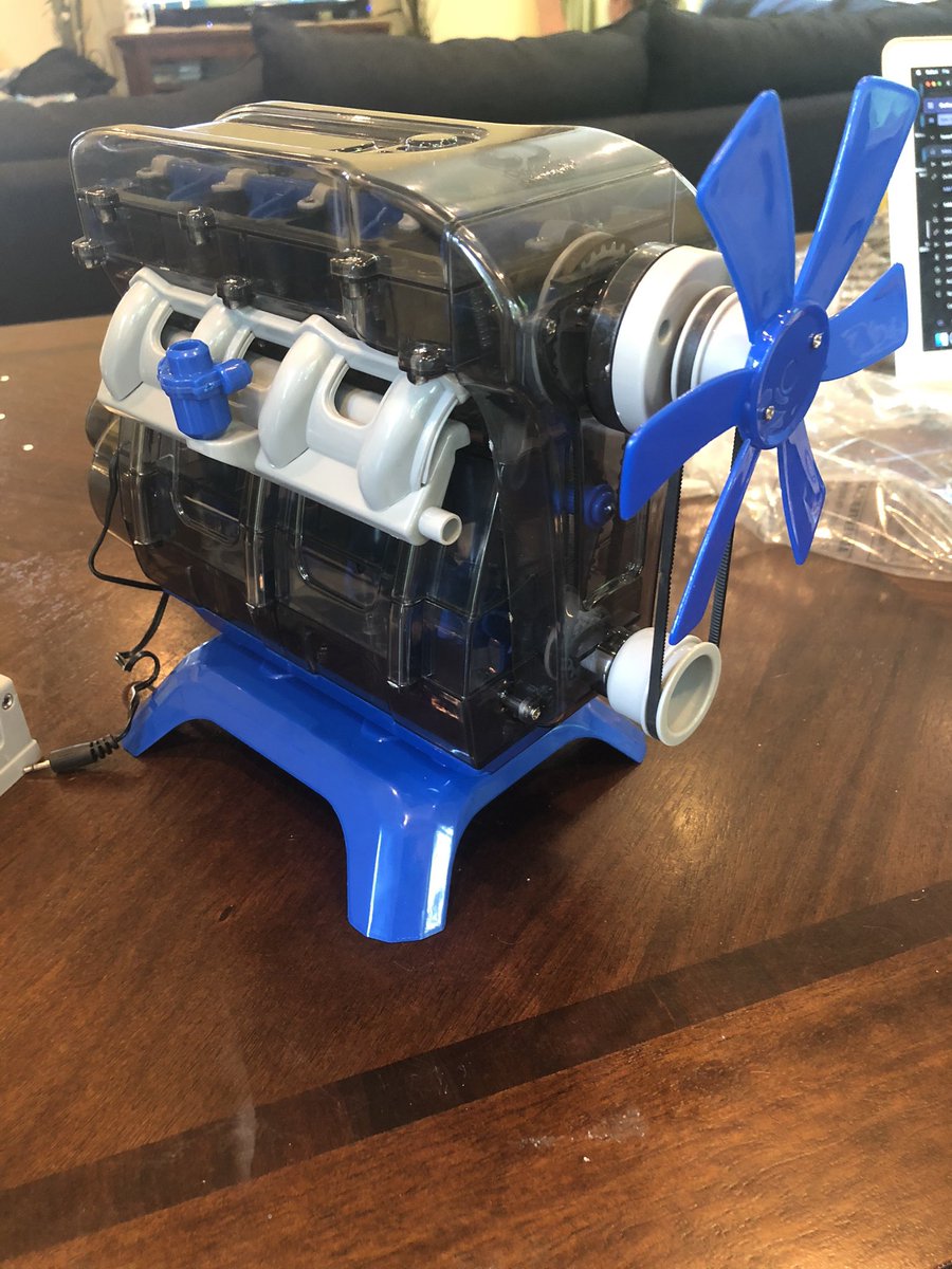 mr_nrms's tweet photo. Built a working model of an in line 4 cylinder engine with my son today. It had 105 pieces and I let him do most of the work so he learns. It’s a pretty neat thing from @DiscoveryEd https://t.co/VszAD0BYN1