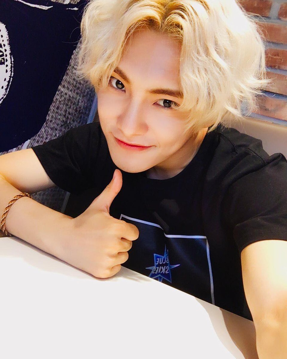 wearedessertwt's tweet photo. ⠀❛ 📲 · 𝗱𝗲𝘀𝘀𝗲𝗿𝘁  ⃕  𝕦𝕡𝕕𝕒𝕥𝕖 — [ ρᥣᥲყᥣιst ] : #REDROYALTY ₊  #ROYALTY_Rebirth.

[#ZERO]: ¡Buenas tardes! Aquí Zero al habla para hacerles una recomendación especial. Hace días vengo escuchando 'Rebirth' de las talentosísimas Red Royalty, una canción con una (+) https://t.co/j45HsIjaDN
