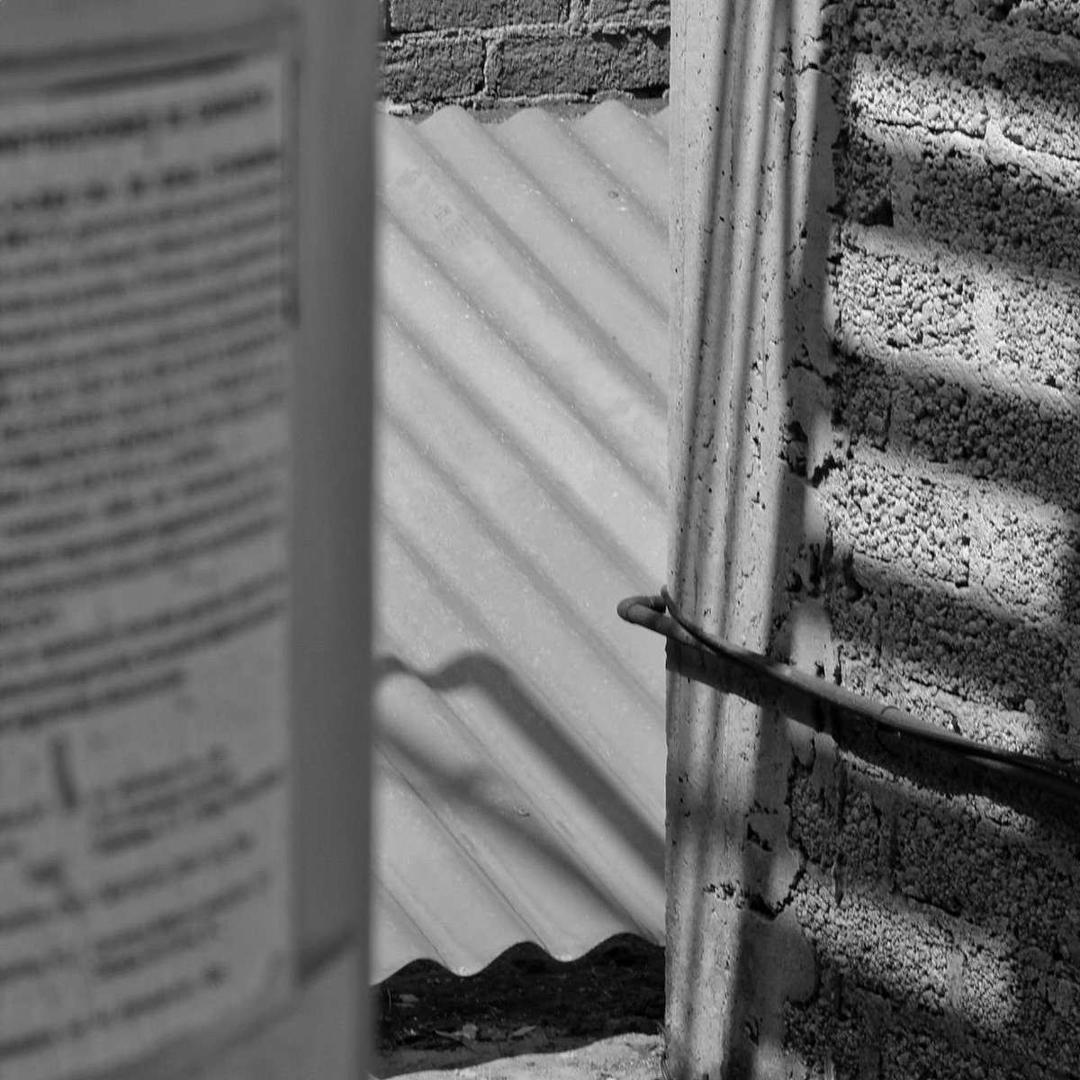 oscarreyesa's tweet photo. #texturas #lineas y #sombras
#monochrome #BlackAndWhite #blancoynegro #BlackAndWhitephoto #bnw #bnwphotography #street #streetphotography #citypics #cityphotography #streetshot #urbanphotography #cityscape #texturasurbanas #lines #shadow #canon #eosrebel #urban https://t.co/yKWFsIwLkv