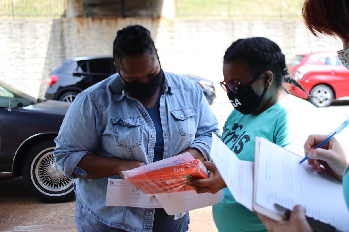 girlsintheknow's tweet photo. This week, we’re handing out 42 tablets at Northview Elementary and Fairview Elementary! Big thanks to @AmerenCorp for enabling us to purchase tablets for #Jennings Summer School. 💻
#KnowledgeIsPower #GITK https://t.co/Z8tbi8M4fK
