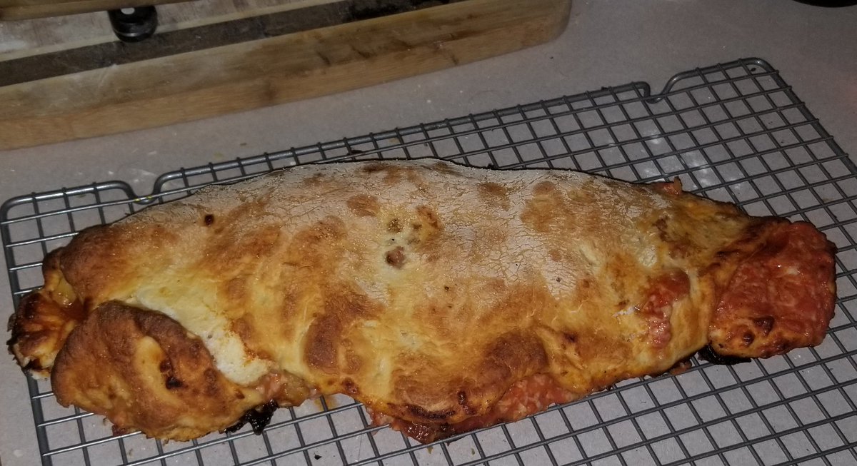 Dr_EOC's tweet photo. When overloaded pizza explodes flip one half over and make a calzone! #kitchenhacks #disasteravoided #pizza https://t.co/LyB5PFe9Hs