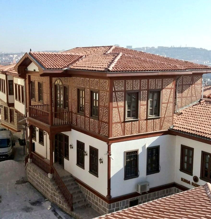 Ekonomi profesörleri, emlakçılar, gayrimenkulcüler, bankacılar, yatırım uzmanları, Tüketici dernekleri, müteahhitler elinizi milletin evinin üzerinden çekin. Ev, temel bir hak ve yaşam gereğidir. Gidin iş yeri yapın,  satın, kiralayın, inşa edin. Evden uzak durun. #ev #müstakilev