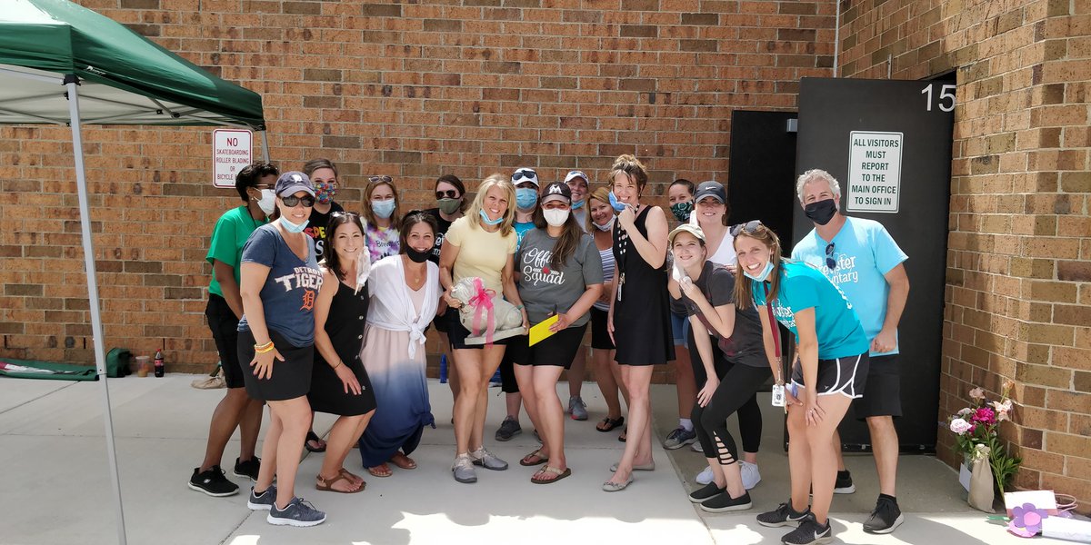 brewster_mc's tweet photo. Couldn't 'mask' how lovely it was to see our Brewster families today at school pick up. We'll miss you. We love you &amp; we'll see you soon! #RCSCountOnMe @BrewsterRCS @MsZarzycki27 @BrewsterMusic https://t.co/qKZEMHfk7Z