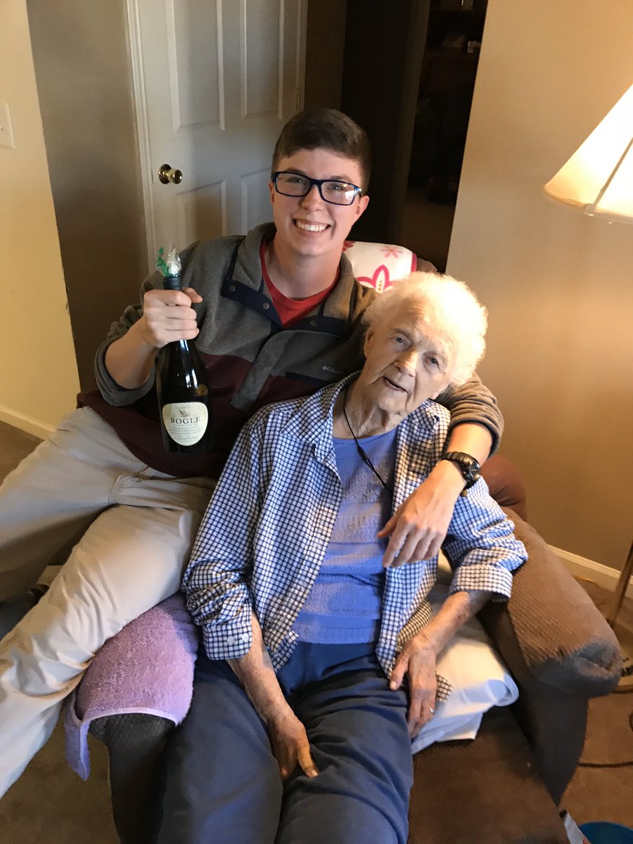 khamlin11's tweet photo. She said “ we as drunk as we can be “ 😂😂 https://t.co/wl9WywuXck