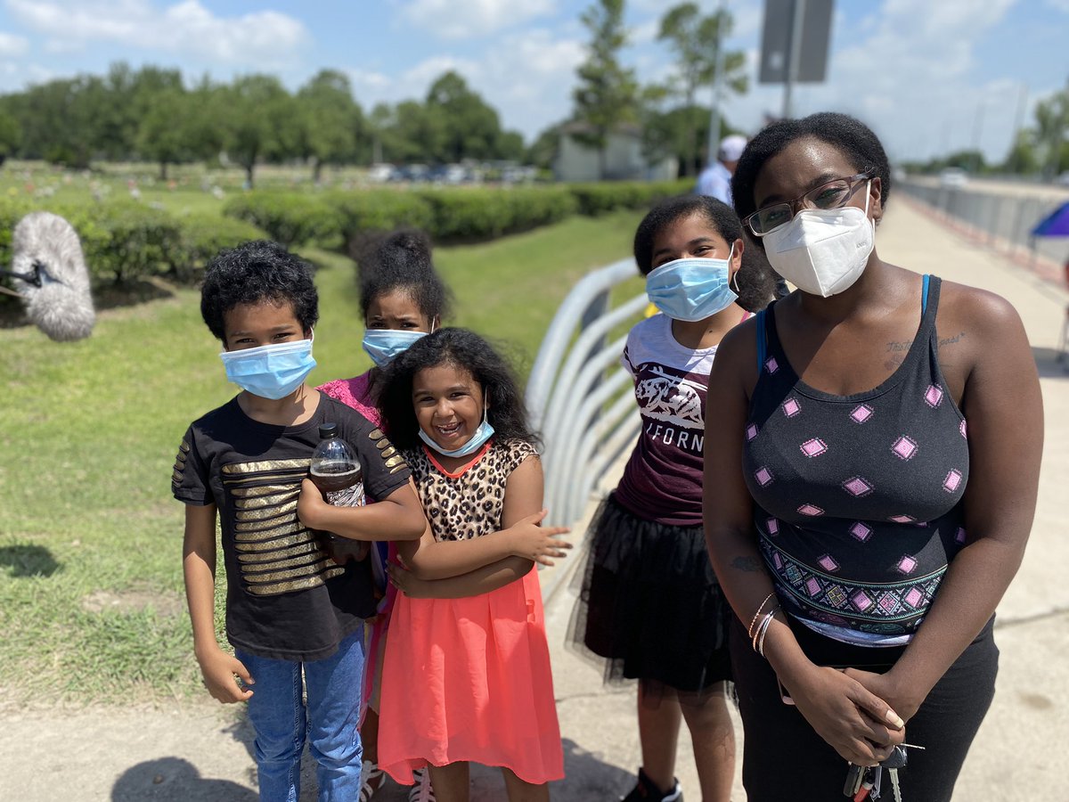 PattersonNBC's tweet photo. DEDICATION: Its 96 degrees right now. 

My phone says if you factor in humidity... it’s more like 106.

Yet they wait. Just to see George. Several hours under a heat advisory, under the glare of a dangerous sun... just for a few moments.

It means that much. @NBCNews #GeorgeFlyod https://t.co/npScZmrDhg