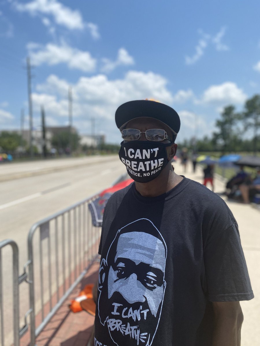 PattersonNBC's tweet photo. DEDICATION: Its 96 degrees right now. 

My phone says if you factor in humidity... it’s more like 106.

Yet they wait. Just to see George. Several hours under a heat advisory, under the glare of a dangerous sun... just for a few moments.

It means that much. @NBCNews #GeorgeFlyod https://t.co/npScZmrDhg