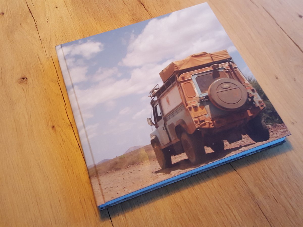 We zijn al zo'n 7,5 jaar terug van onze wereldreis door Afrika en hebben meer dan 1600 foto's. Een deel staat op onze website, we hebben er 3 op canvas laten printen en voor de rest hebben we er nog niets mee gedaan. wazungu.nl/verhalen/fotoa…