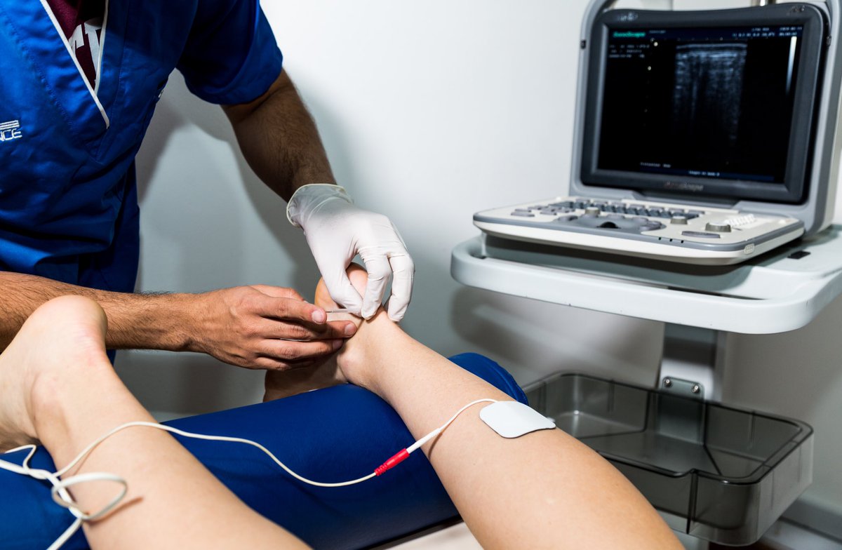 SportPerform_MX's tweet photo. 📌 Tendinopatía. 👇

📑Síntomas:
•
🔘Dolor y sensibilidad en el movimiento/ejercicio.
🔘Limitación funcional.
🔘Engrosamiento del tendón afectado.
•
Contamos con un Staff de médicos y fisioterapeutas especialistas para valorarte y ofrecerte el tratamiento adecuado. https://t.co/Kzx2Tex1zm
