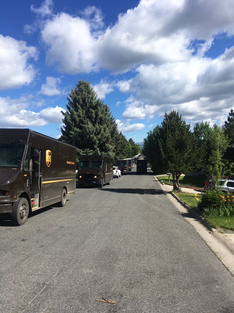 Today we said goodbye to one of our own who passed away. We said farewell the UPS way. Every package car driver in Helena, MT stopped by ORS’s Matt Paschkes house to pay their respect to his family. Your legacy lives on. @NorthwestUPSers @temerson63 @Joseph_Braham @UPSers