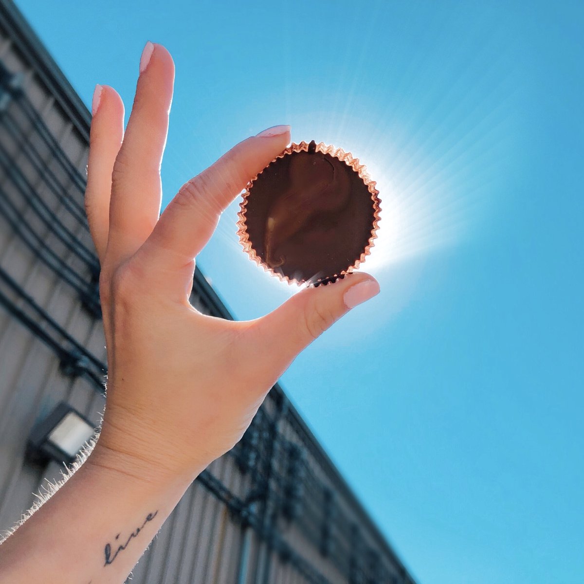 nowheychocolate's tweet photo. Did you look at the PeaNot Cup in the sky today yet?! 😌🍫 Sunshine...sun-butter... same thing😉☀️ #allergyfriendly #nowheychocolate #milkless #nutfree https://t.co/hR9gvRmQ7L