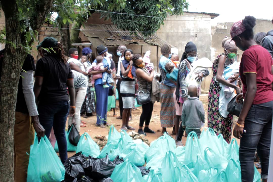 streetLIGHTSug's tweet photo. Moments from the #FoodBasketCampaign last weekend.Together with our partners @Rhythmoflife1 with permission &amp; guidance from the Makindye division leaders we distributed 112 food baskets to mothers in Kibuli and Namuwongo.  
#CommunityFoodBasket #UnearthingPotential #StaySafeUG https://t.co/OJK0mKUweN