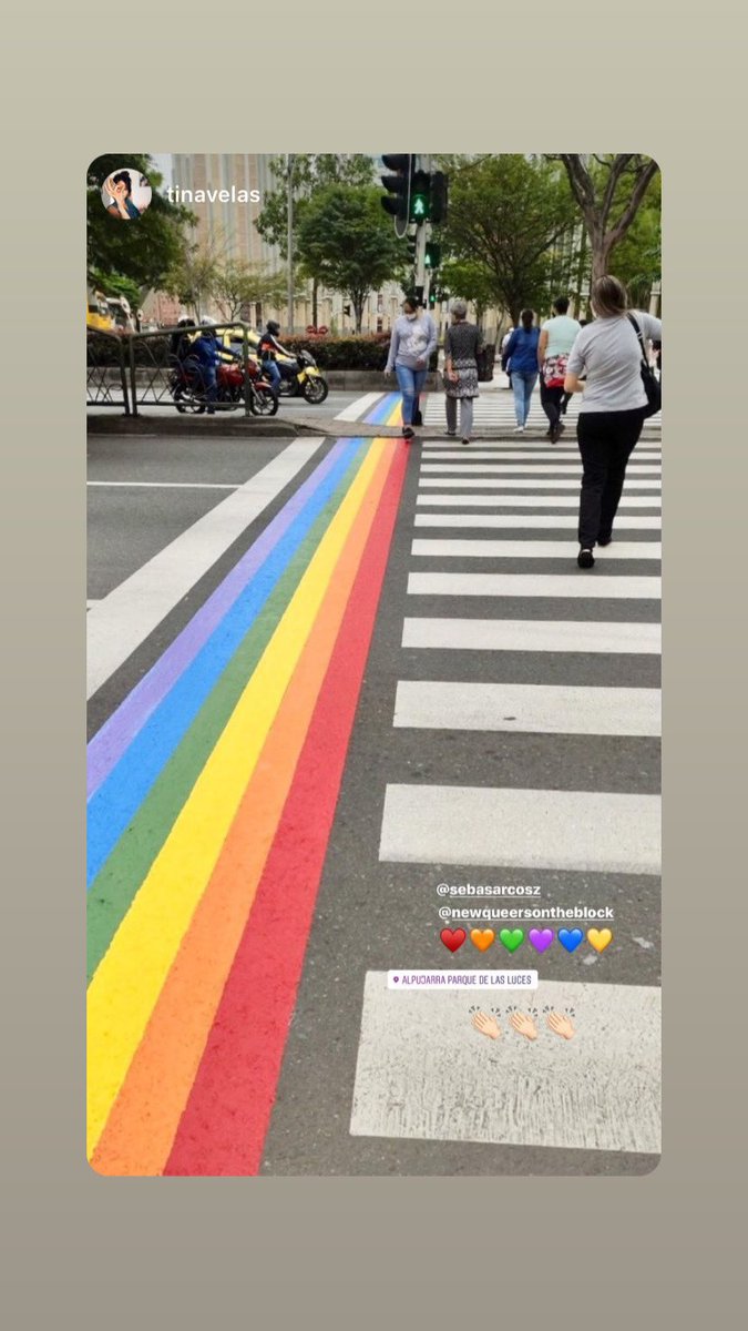 NewQueersOTB's tweet photo. Como colectivo nos alegra generar sinergias que inviten a otres colectivas a unir fuerzar, que es lo que más necesitas en este #Orgullo2020 porque #nuestrosderechosnoestanencuarentena muéstrenos sus fotos en las cebras, por qué no salimos a marchar pero estamos en las calles ✊🏻🏳️‍🌈 https://t.co/0BYci8pVHj