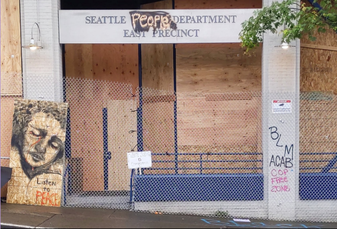 TweetinmyEar's tweet photo. 📷: ?? but so beautiful #seattlePD #ACAB #copfreezone #capitolhillautonomouszone https://t.co/gdsgtm7i6A