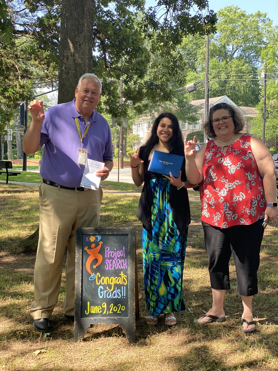 PSTylerTx's tweet photo. Three schools, two districts, one goal! Today we graduated!! So proud of this crew!! Y’all are amazing! #ProjectSEARCH #graduation2020 #gotwork #notjustfriendsbutfamily @tylerisd @ChapelHill_ISD @ProjectSEARCHHQ @carrief5 @WFSolutionsETX https://t.co/xsL2CHwCim