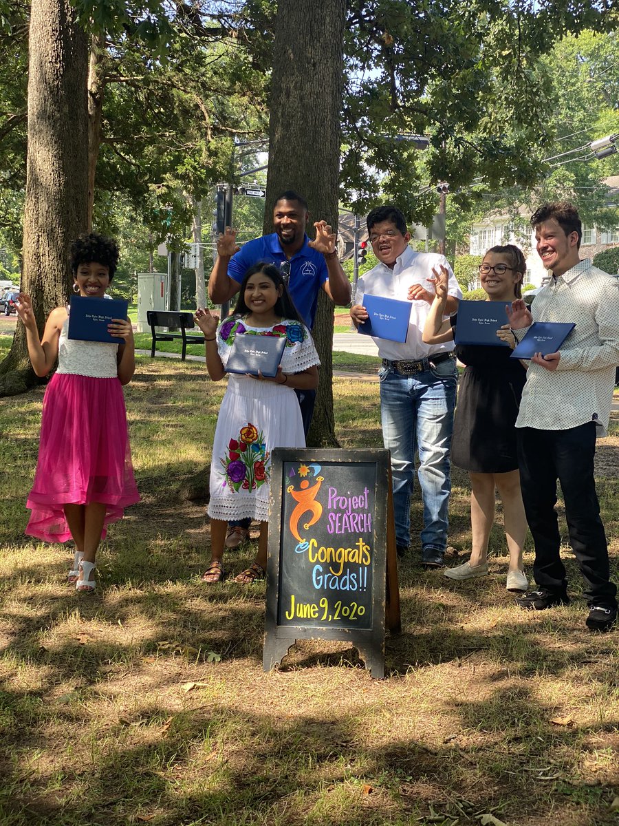 PSTylerTx's tweet photo. Three schools, two districts, one goal! Today we graduated!! So proud of this crew!! Y’all are amazing! #ProjectSEARCH #graduation2020 #gotwork #notjustfriendsbutfamily @tylerisd @ChapelHill_ISD @ProjectSEARCHHQ @carrief5 @WFSolutionsETX https://t.co/xsL2CHwCim