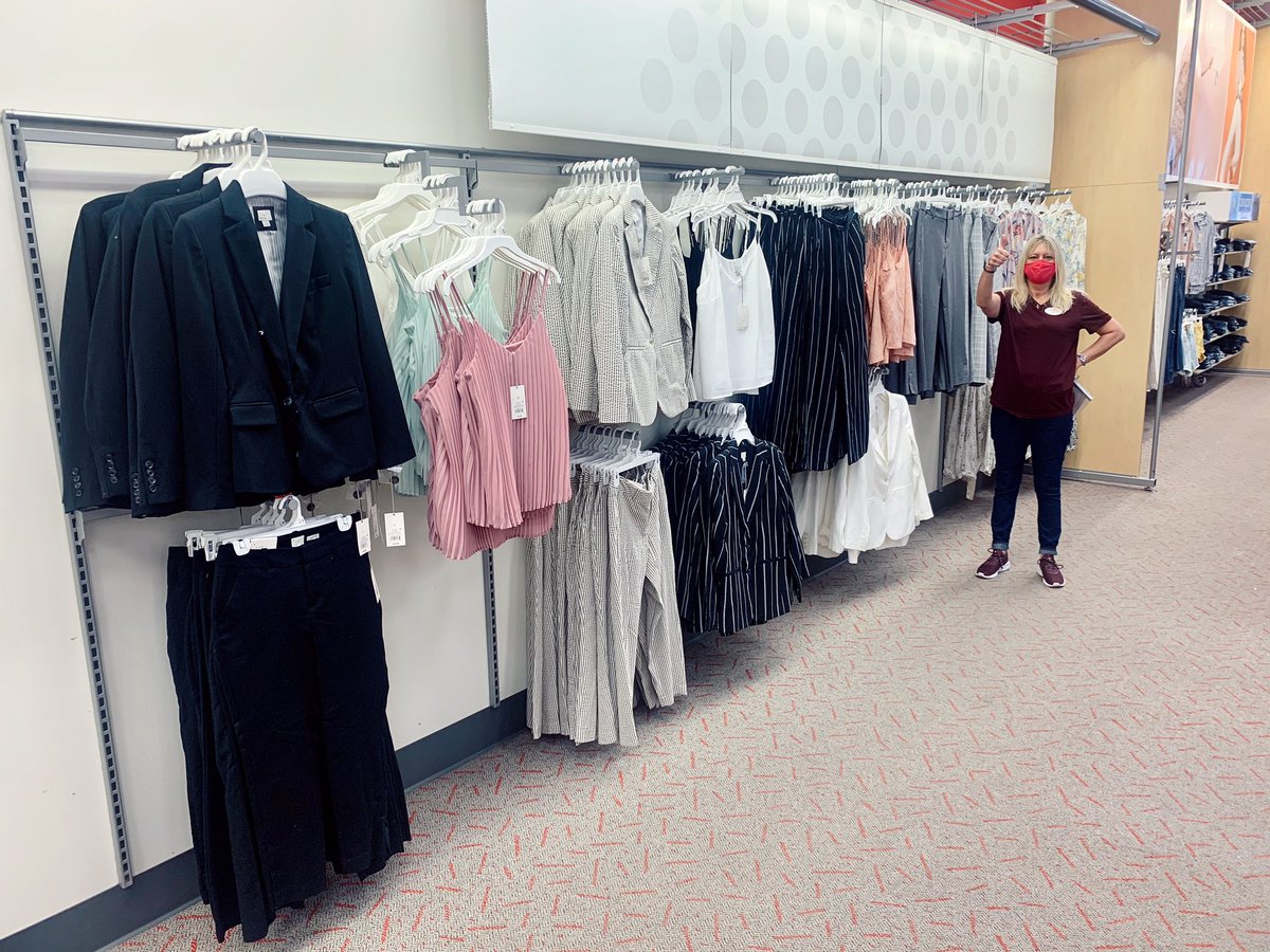 mikeyjstout_03's tweet photo. No VMG, no problem! With a visual focused team, anything is possible! Thanks to @AshleyEngel11 &amp; DBO, Jamie, all guests can find the best selection of Spring/Summer must-haves for every occasion! #T2204 @paulahendrick11 @SteveJarrell15 @beardedmanboy @CRBrookhouser https://t.co/nrSvsdU3OO