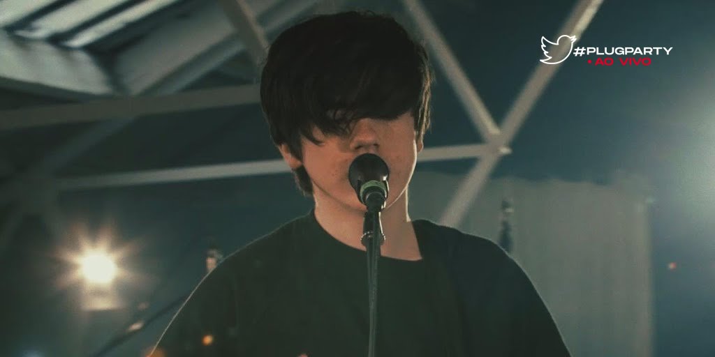 plugpalooza's tweet photo. Agora um live de "Paracetamol" do Declan da Vevo Dscvr #PlugParty https://t.co/ybwpyKs8VL