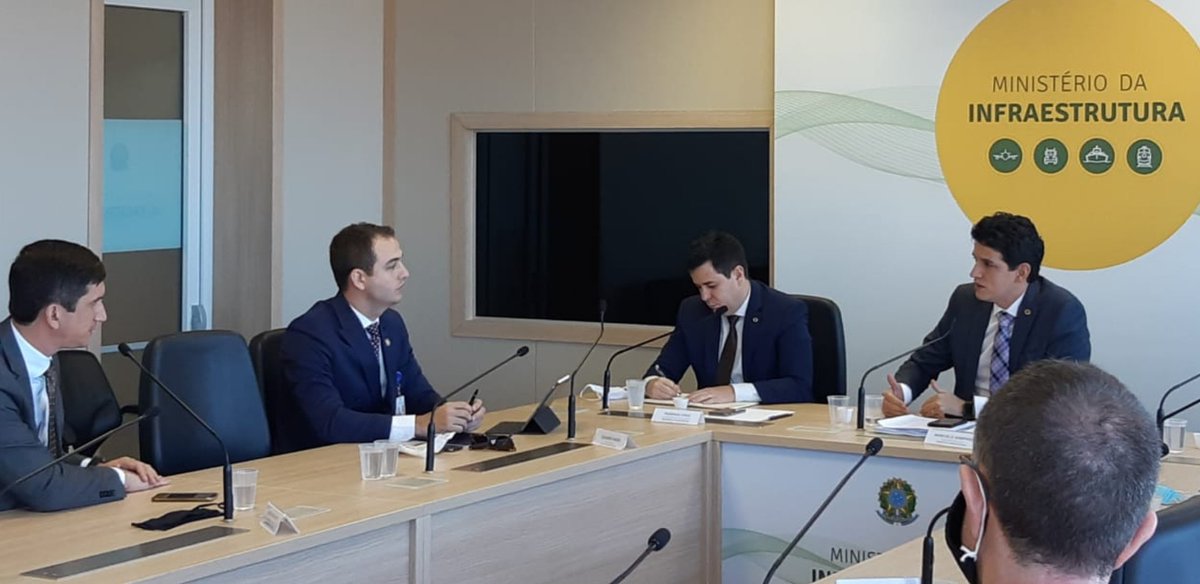Aggio_Oficial's tweet photo. Reunião produtiva no @MInfraestrutura onde tratamos, dentre diversos assuntos, sobre a importância da manutenção da capacidade logística nacional, fundamental para o fortalecimento do nosso país. https://t.co/qjXboUmJkd