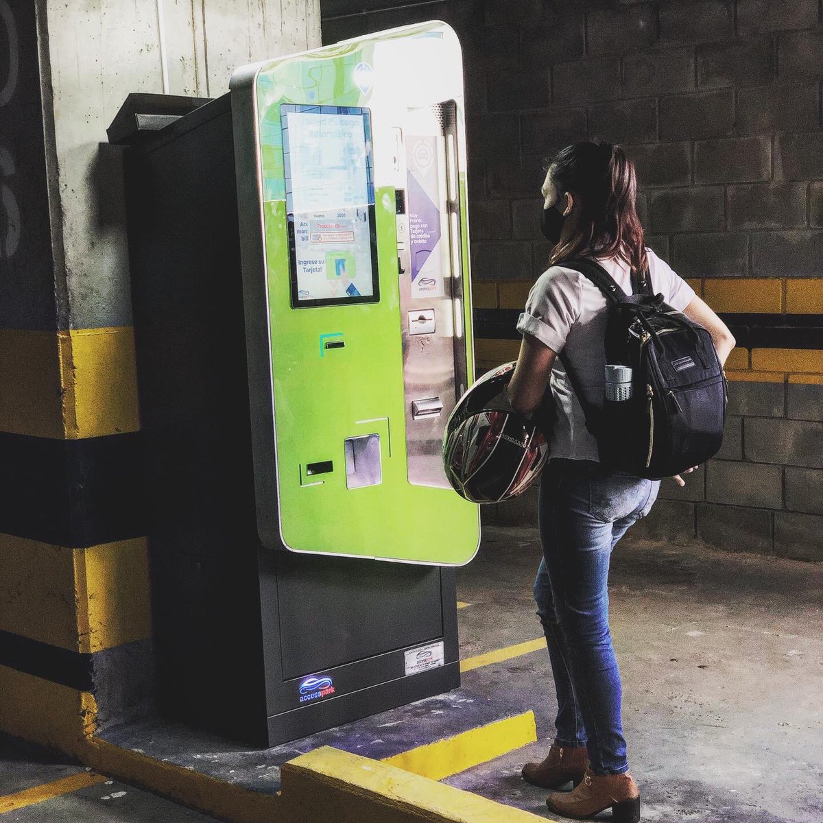 AAccesspark's tweet photo. Ya pueden pasarse por el #hospitalinternacionaldecolombia en #Bucaramanga y conocer nuestros nuevos cajeros 2020Q y las Máquinas 1020Q #Accesspark #automatización #parqueaderos https://t.co/JYbovvCBlQ
