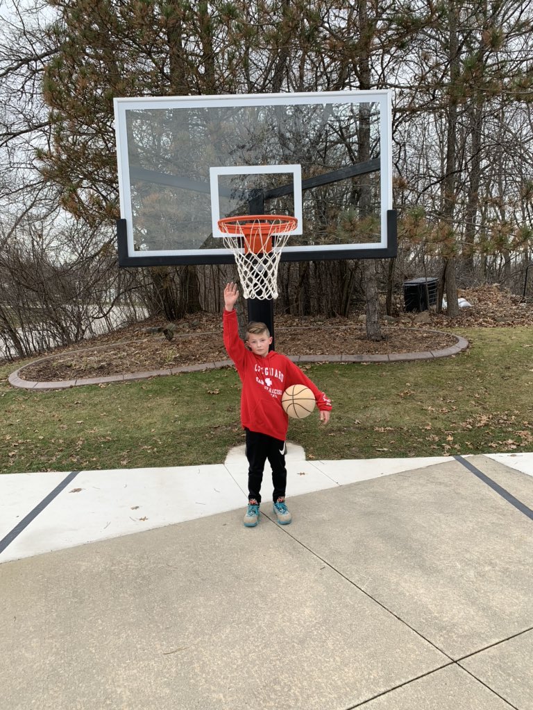 Bosch1Kenneth's tweet photo. There is always something to work on, to get better at. I’m 4’5” and can dunk on 6’10” My goal by the end of summer is to dunk on 7’2”
#balislife https://t.co/OJ1z4OUQ24