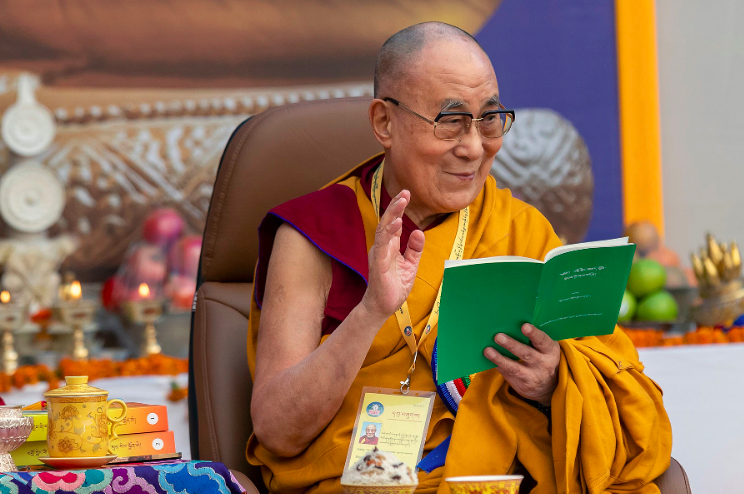 RollingStone's tweet image. The Dalai Lama is prepping a debut album that will feature a selection of mantras and teachings set to new music rol.st/2zmyrNa