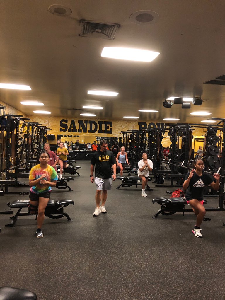 LadySandies's tweet photo. Your Sandies are putting in the {socially distanced} work!! #DPeat https://t.co/OnRKJ5q58J