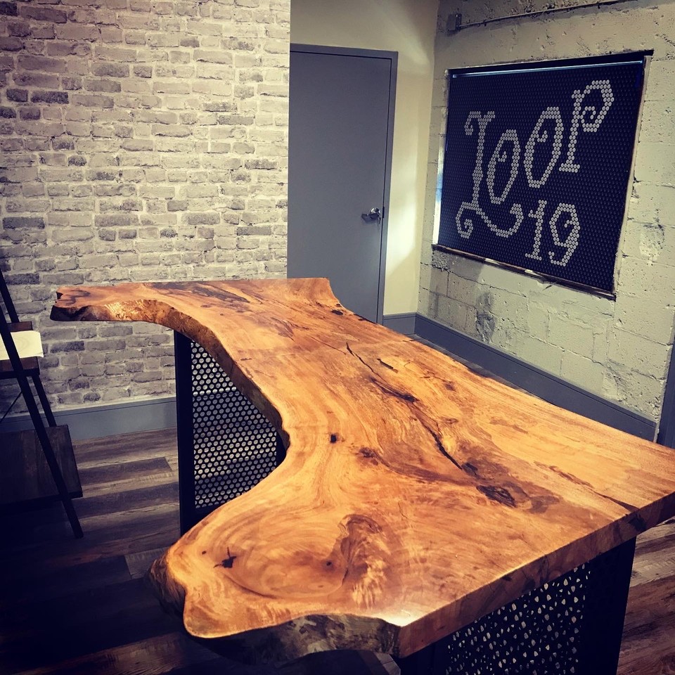 PonderosaSlabs's tweet photo. A Big Thanks to LOOP 19 in Fort Lauderdale, FL for commissioning this gorgeous Reception Desk from us. Visit them to improve your golf swing and network with other affluent members. #ponderosawoodslabs #liveedgefurniture #receptiondesk #liveedgeslab #loop19 https://t.co/TRJujlg9HM