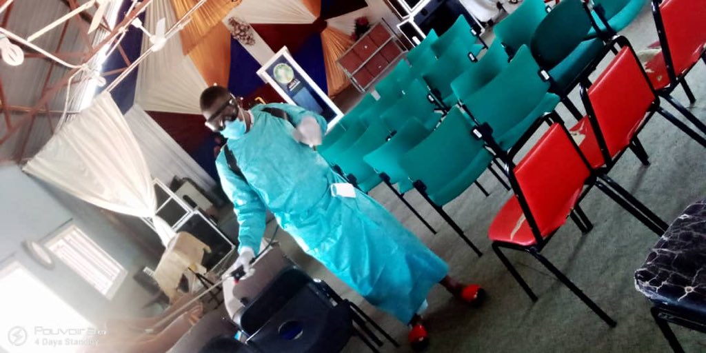 GambiaRedCross's tweet photo. “We’re super exited to be doing this for our communities”, KM Volunteer

Volunteers of  @kmredcross today were on surface spraying of 🕌 and ⛪️ in KM and sensitizing people to practice proper hand washing, giving out face masks, sharing of info to protect themselves from #Covid19 https://t.co/YGidWieY64