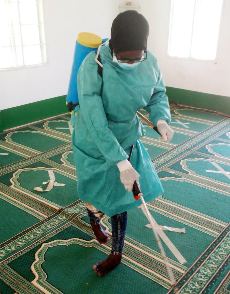GambiaRedCross's tweet photo. “We’re super exited to be doing this for our communities”, KM Volunteer

Volunteers of  @kmredcross today were on surface spraying of 🕌 and ⛪️ in KM and sensitizing people to practice proper hand washing, giving out face masks, sharing of info to protect themselves from #Covid19 https://t.co/YGidWieY64